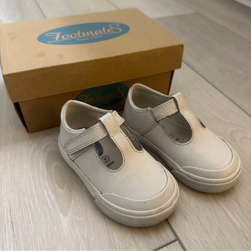 FootMates White Drew Mary Jane Sneaker Size 4